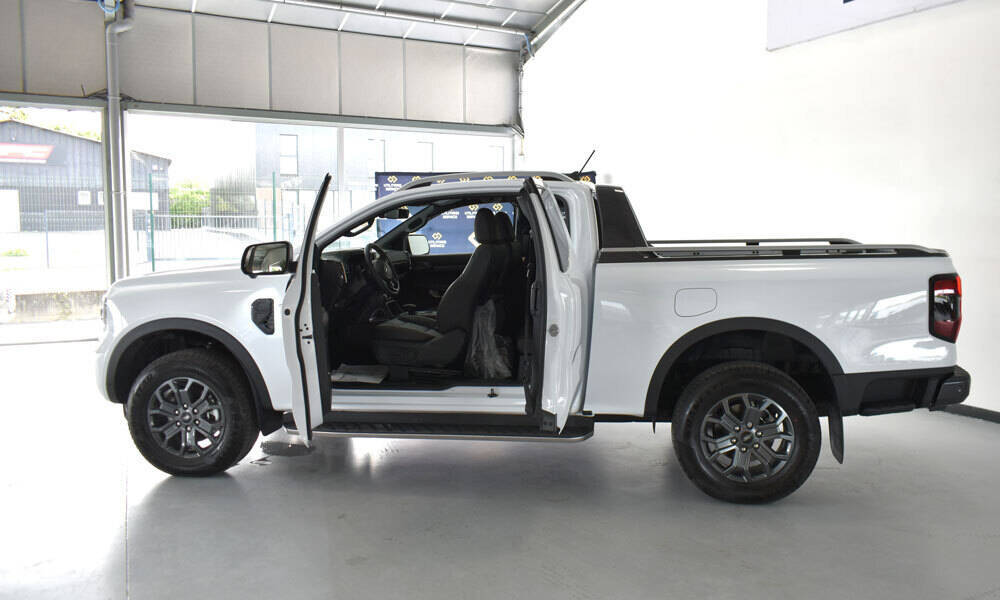 ford-ranger-2024-portes-et-habitacle