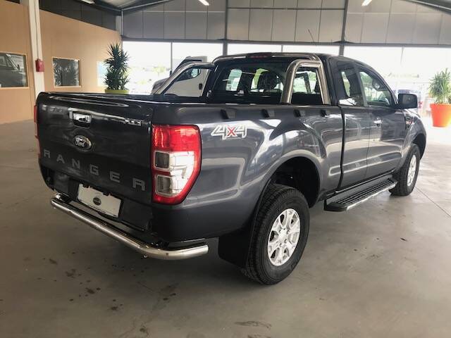 pick-up ford ranger arriere