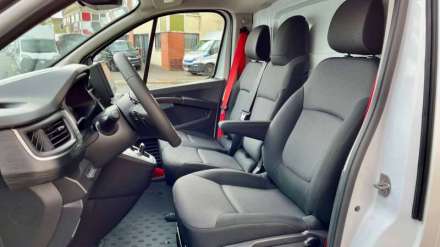Renault Trafic Fourgon FGN L2H1 3000 KG 2.0 DCI 170 BVA9 RED EDITION