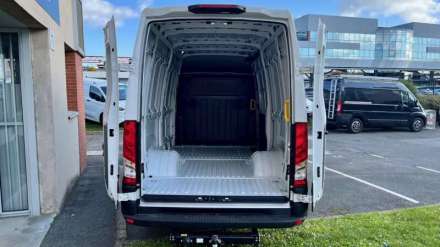 Iveco Daily Fourgon FGN 35C18H V12 H2 Q-TOR HI-MATIC - ATTELAGE