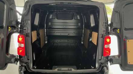 Fiat Scudo Fourgon BLUEHDI 145 M S&S EAT8 PREMIUM PACK CONNECT