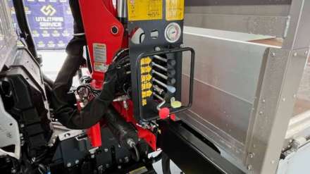 Isuzu M27 F - Génération 2 EURO VI 3L 150 CV - PLATEAU ALU 3M30+ GRUE PK 2900B