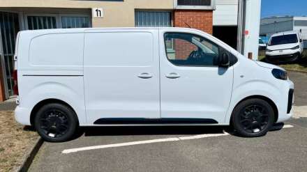 Fiat Scudo Fourgon BLUEHDI 145 M S&S EAT8 PREMIUM PACK CONNECT