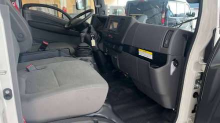 Isuzu M27 F - Génération 2 EURO VI 3L 150 CV - PLATEAU ALU 3M30+ GRUE PK 2900B