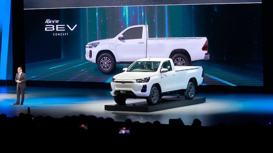 Toyota Hilux REVO BEV Concept 2022