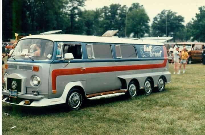 Vue avant avec nouvelle calandre et 8 roues (archives)